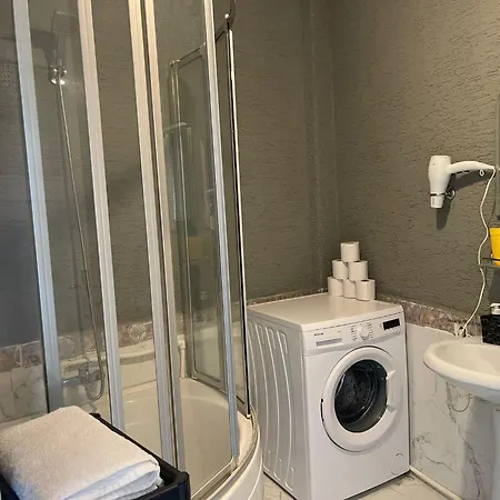 Large And Spacious In The Center Isztambul